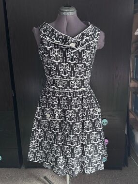 Vintage-Inspired Black & White Chandelier Print Midi Dress